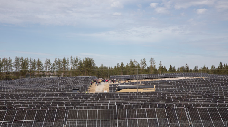 Jättimäinen aurinkopaneelipuisto teki Sulkavasta kerralla hiilineutraalin