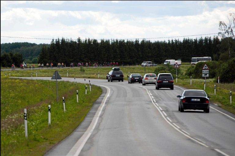  Viron tieliikennelaki voi yllättää suomalaisen – tunnetko tämän 110 km/h säännön?