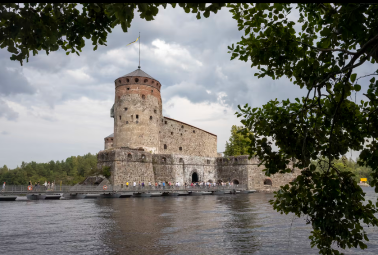 Savonlinnaan odotetaan vilkasta matkailukesää – kansainvälisten matkailijoiden määrän uskotaan kasvavan