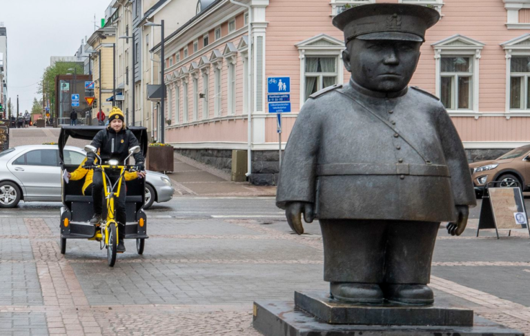 Keskustan viihtyisyys luo mielikuvan vastaanottavaisesta kaupungista. Hailuoto nousee esiin Perämeren ainutlaatuisena luontokohteena, jonka mahdollisuudet matkailulle ovat vielä paljolti hyödyntämättä.