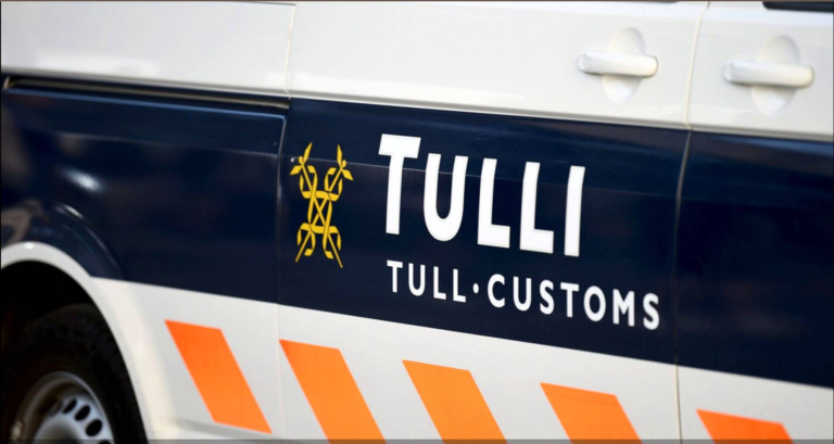 Venäläisten autojen pääsy Suomeen estetään ja takavarikot alkavat? Tullin puhelimet jo kuumana
