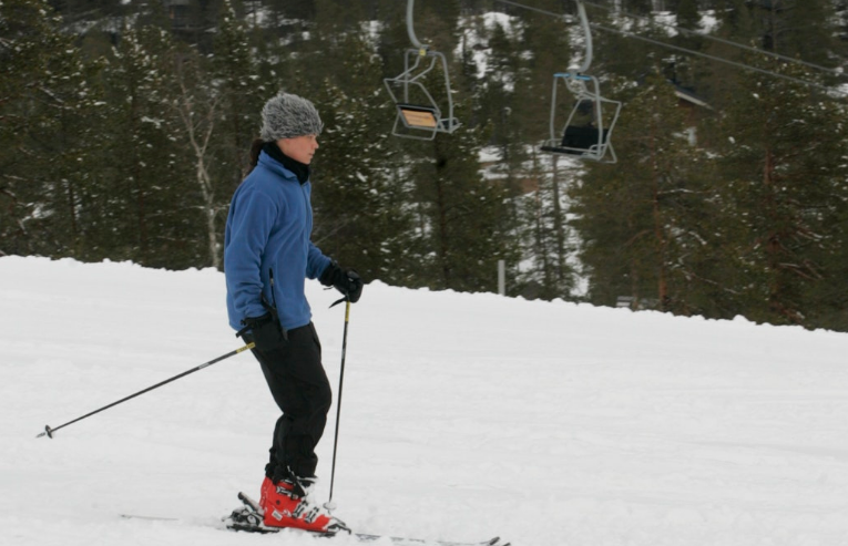 Matkailukeskukset vetävät pääsiäisenä turisteja lakosta huolimatta