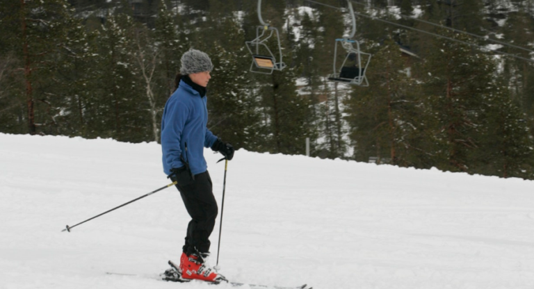 Matkailukeskukset vetävät pääsiäisenä turisteja lakosta huolimatta